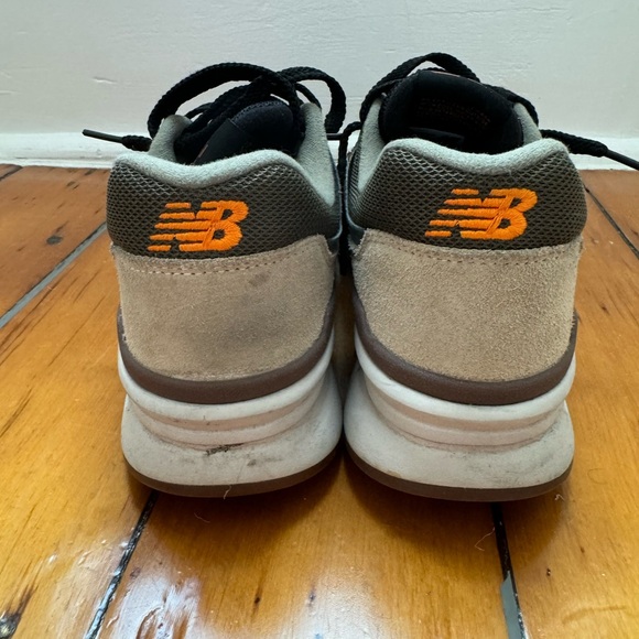 LIKE NEW Men’s New Balance 997h Workwear, Size 9 - Picture 4 of 6